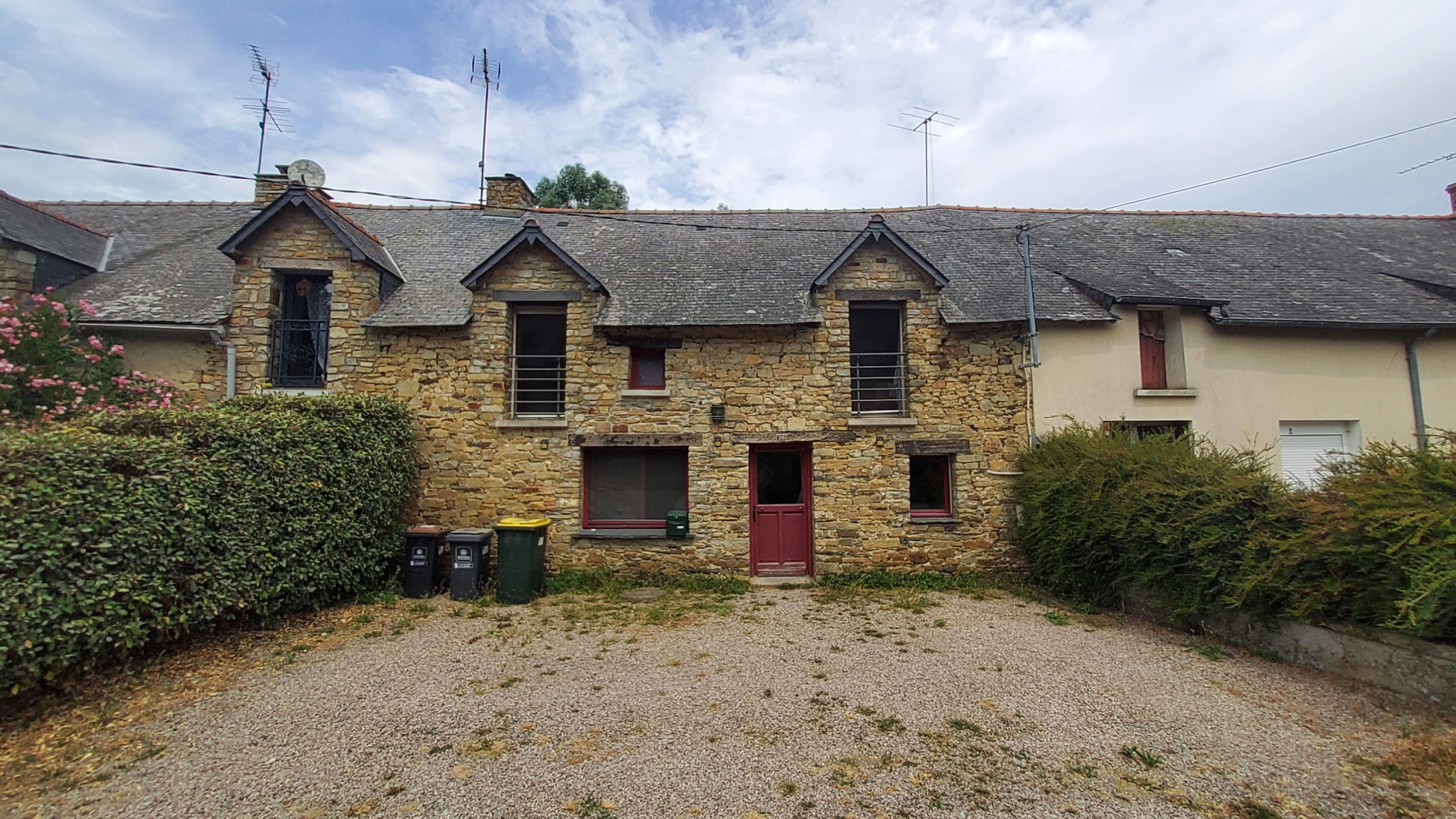 A VENDRE - Longère rénovée 120m2 - 5 pièces - 3 chambres - 9